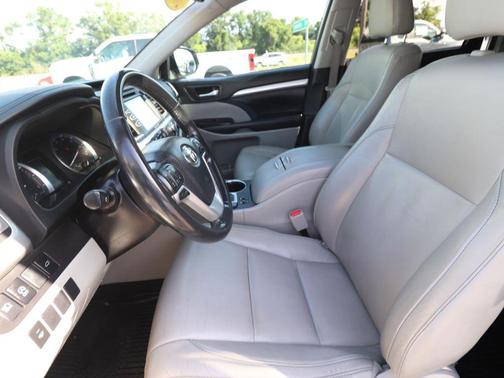 Blizzard Pearl 2018 Toyota Highlander XLE
