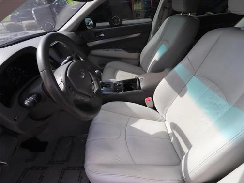 2015 INFINITI Q40 Base