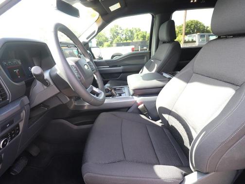 Agate Black Metallic 2026 Ford F-150 XLT