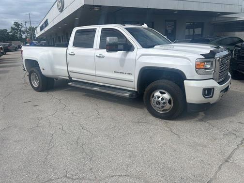 White Frost Tricoat 2018 GMC Sierra 3500 Denali