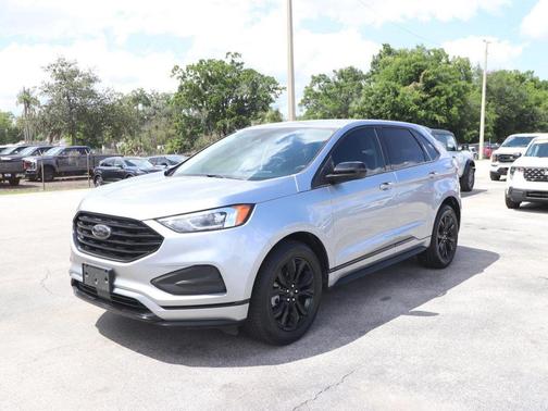 Iconic Silver Metallic 2023 Ford Edge SE
