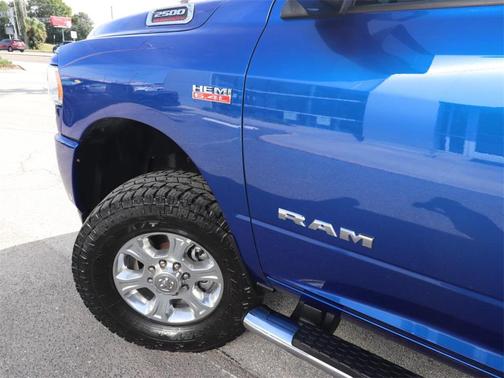 2019 RAM 2500 Big Horn Crew Cab 4x4 6'4' Box