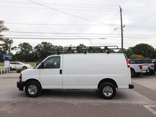 Summit White 2022 Chevrolet Express 2500 RWD 2500 Regular Wheelbase WT