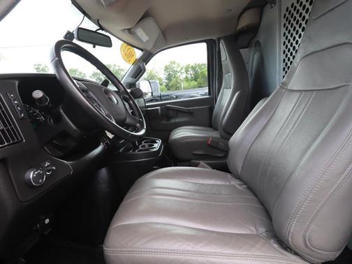 Summit White 2022 Chevrolet Express 2500 RWD 2500 Regular Wheelbase WT