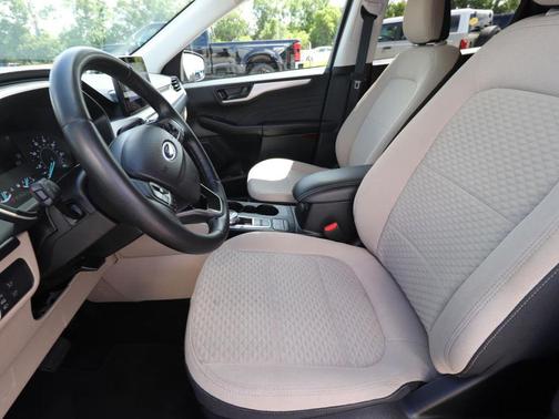 Agate Black Metallic 2022 Ford Escape SE