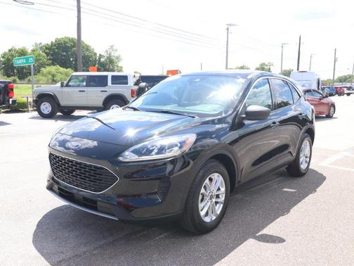 Agate Black Metallic 2022 Ford Escape SE