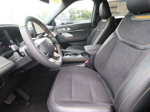 Agate Black Metallic 2026 Ford Explorer Tremor