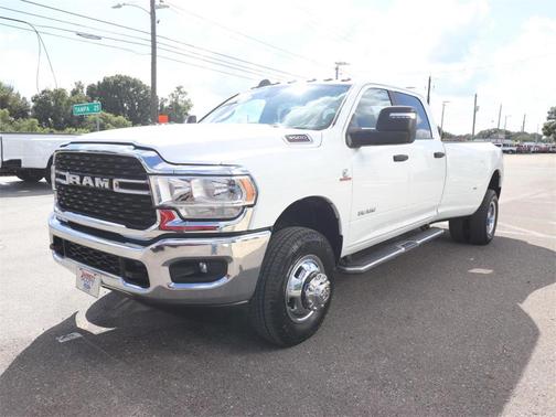 2024 RAM 3500 Big Horn Crew Cab 4x4 8' Box