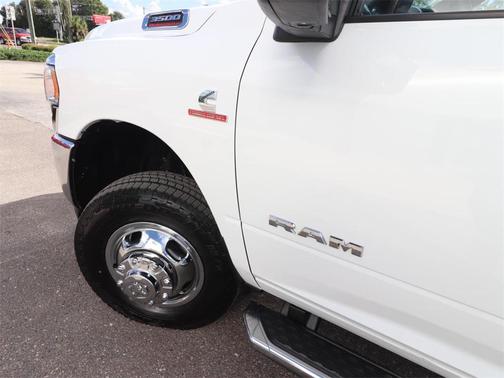2024 RAM 3500 Big Horn Crew Cab 4x4 8' Box