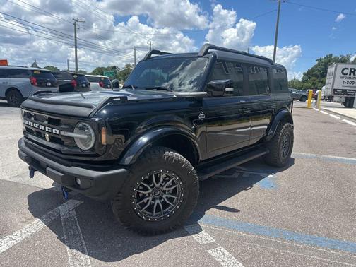 Shadow Black 2022 Ford Bronco Outer Banks