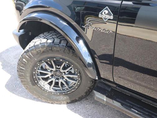 Shadow Black 2022 Ford Bronco Outer Banks