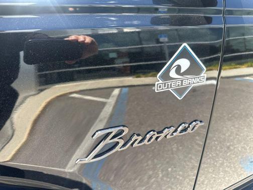 Shadow Black 2022 Ford Bronco Outer Banks