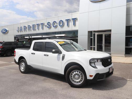Oxford White 2025 Ford Maverick XLT