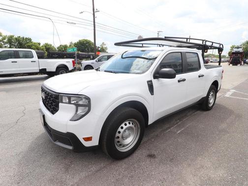 Oxford White 2025 Ford Maverick XLT