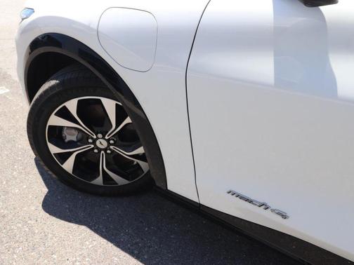 Star White Metallic Tri-Coat 2023 Ford Mustang Mach-E Premium