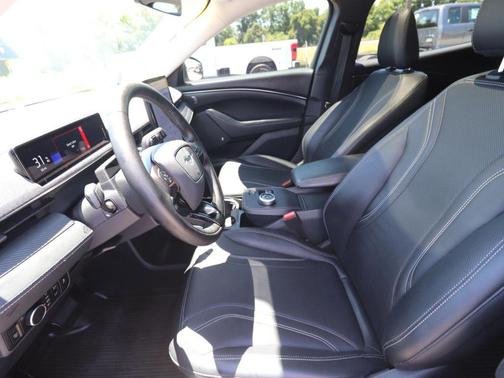 Star White Metallic Tri-Coat 2023 Ford Mustang Mach-E Premium