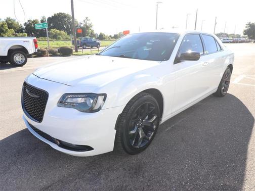 2022 Chrysler 300 Touring