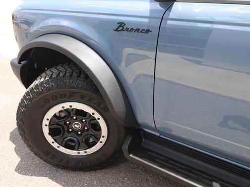 Azure Gray Metallic Tri-Coat 2025 Ford Bronco Outer Banks