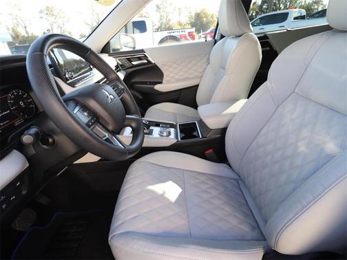 2023 Mitsubishi Outlander PHEV SEL