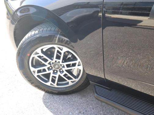 Agate Black Metallic 2026 Ford Expedition Max Active 4x2