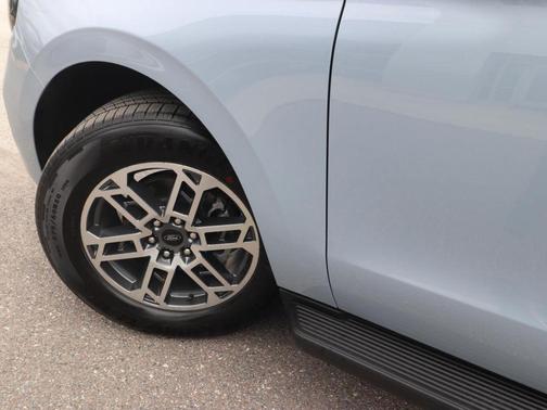 Glacier Gray Metallic Tri-Coat 2026 Ford Expedition Active