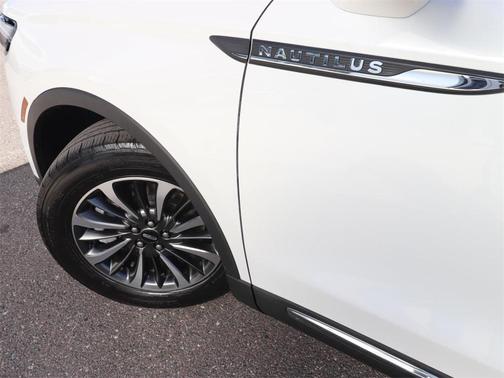 2022 Lincoln Nautilus Standard
