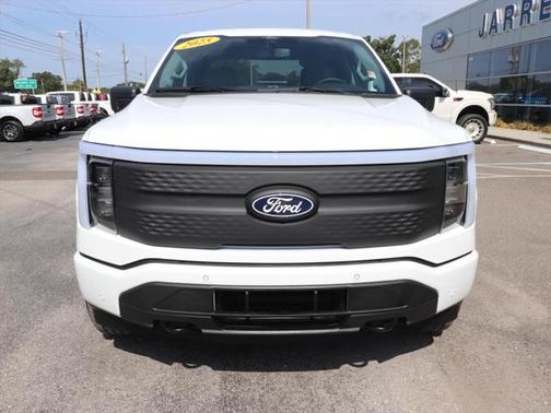 2025 Ford F-150 Lightning Flash