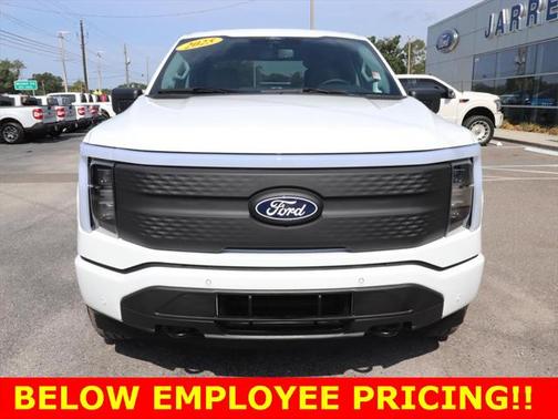 2025 Ford F-150 Lightning Flash