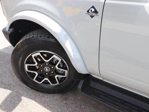 Avalanche Gray 2026 Ford Bronco Outer Banks