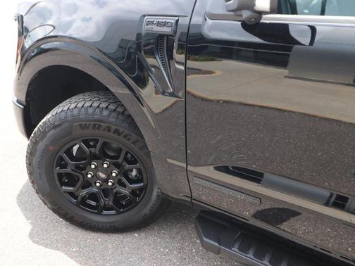 Agate Black Metallic 2026 Ford F-150 XLT