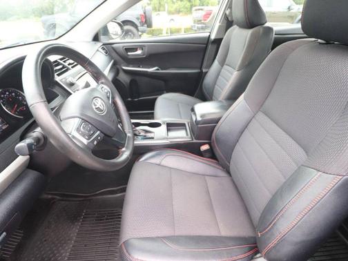 Creme Brulee Mica 2016 Toyota Camry SE