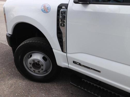 Oxford White 2025 Ford F-350 XL