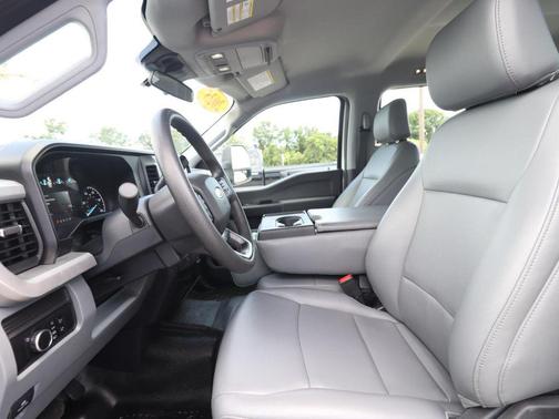 Oxford White 2025 Ford F-350 XL