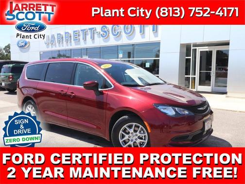 Velvet Red Pearlcoat 2023 Chrysler Voyager LX