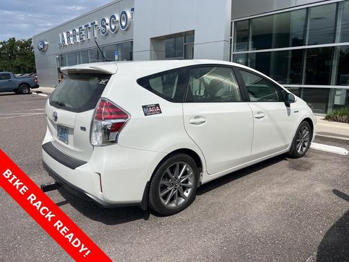 2017 Toyota Prius v Five