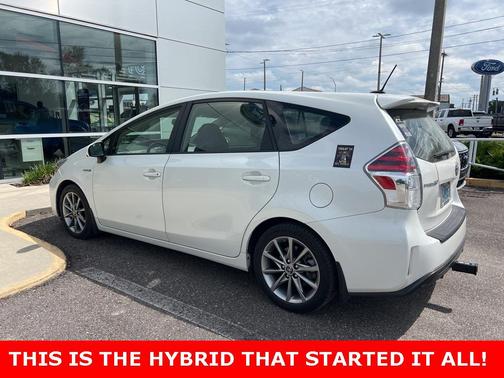 2017 Toyota Prius v Five