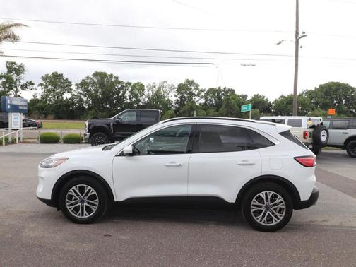 Oxford White 2022 Ford Escape SEL