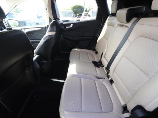 Oxford White 2022 Ford Escape SEL