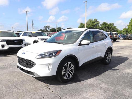 Oxford White 2022 Ford Escape SEL