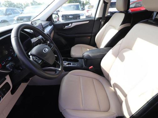 Oxford White 2022 Ford Escape SEL