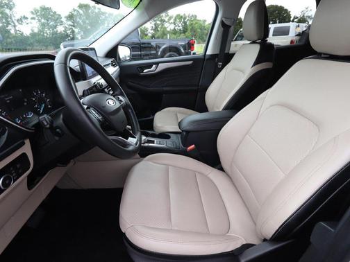 Oxford White 2022 Ford Escape SEL