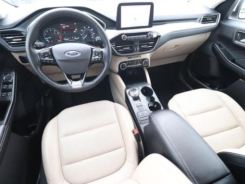 Oxford White 2022 Ford Escape SEL