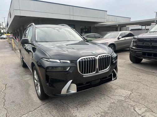 Black Sapphire Metallic 2023 BMW X7 xDrive40i