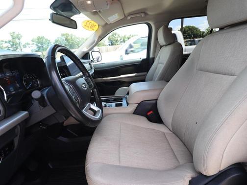 Oxford White 2022 Ford Expedition XLT