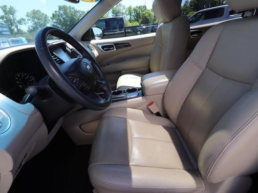 Pearl White 2016 Nissan Pathfinder SL