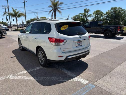 2016 Nissan Pathfinder SL