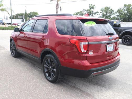 Magnetic Metallic 2017 Ford Explorer XLT