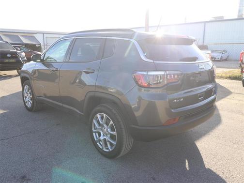 2022 Jeep Compass Latitude Lux