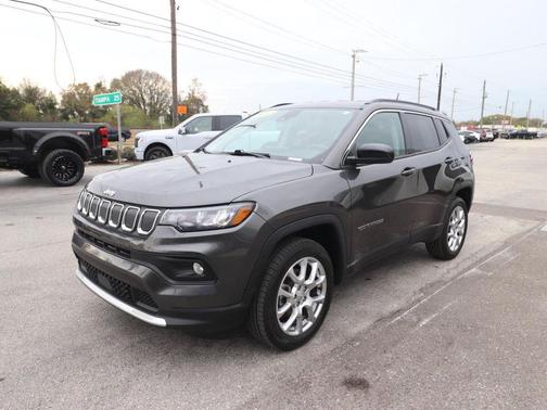 2022 Jeep Compass Latitude Lux