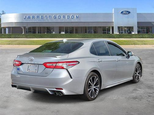 Celestial Silver Metallic 2020 Toyota Camry SE